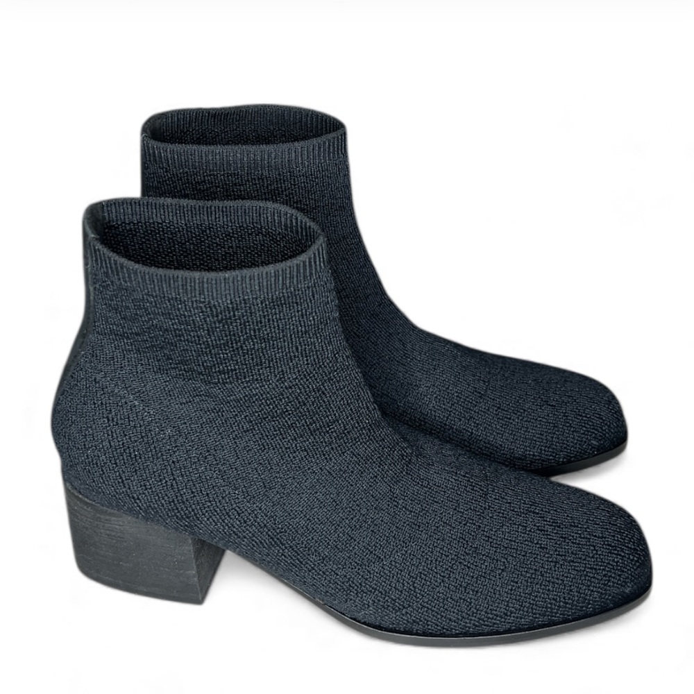 Eileen Fisher Pull-on Bootie/Stretch Knit Round toe/stacked leather heel Sz 6.5